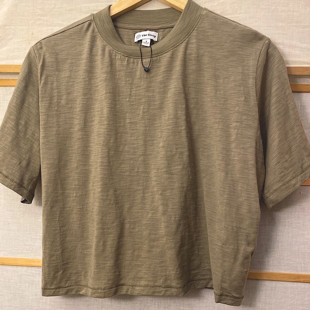 $ALE ITEM  | NWOT | The Drop Women's Cropped Crewneck T-Shirt